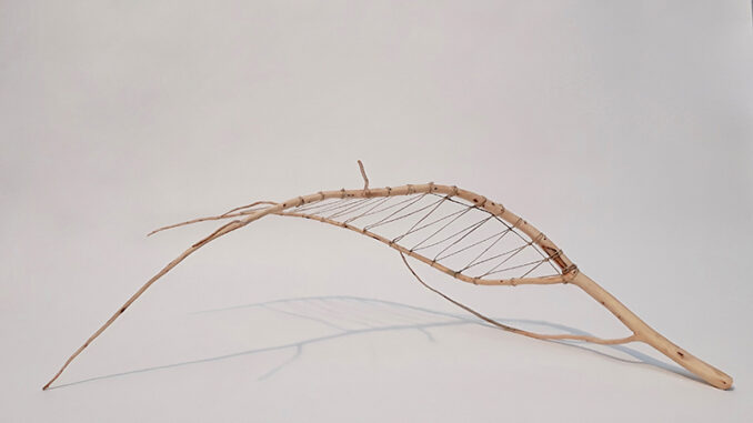 Gilbert Herreyns 2018_wood_and_string_25cm_high